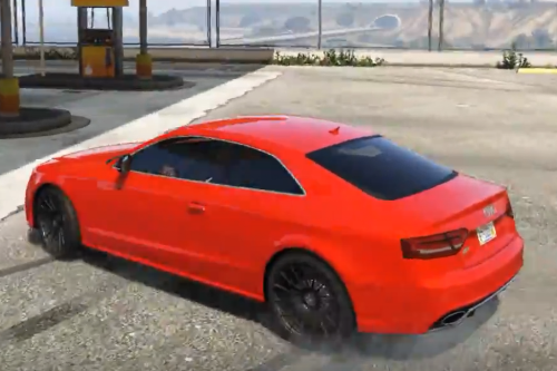 Drift with Audi RS5 2011: High Performance