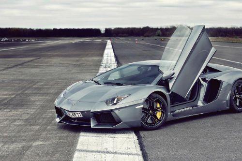 Drive Lamborghini Aventador in Sim!